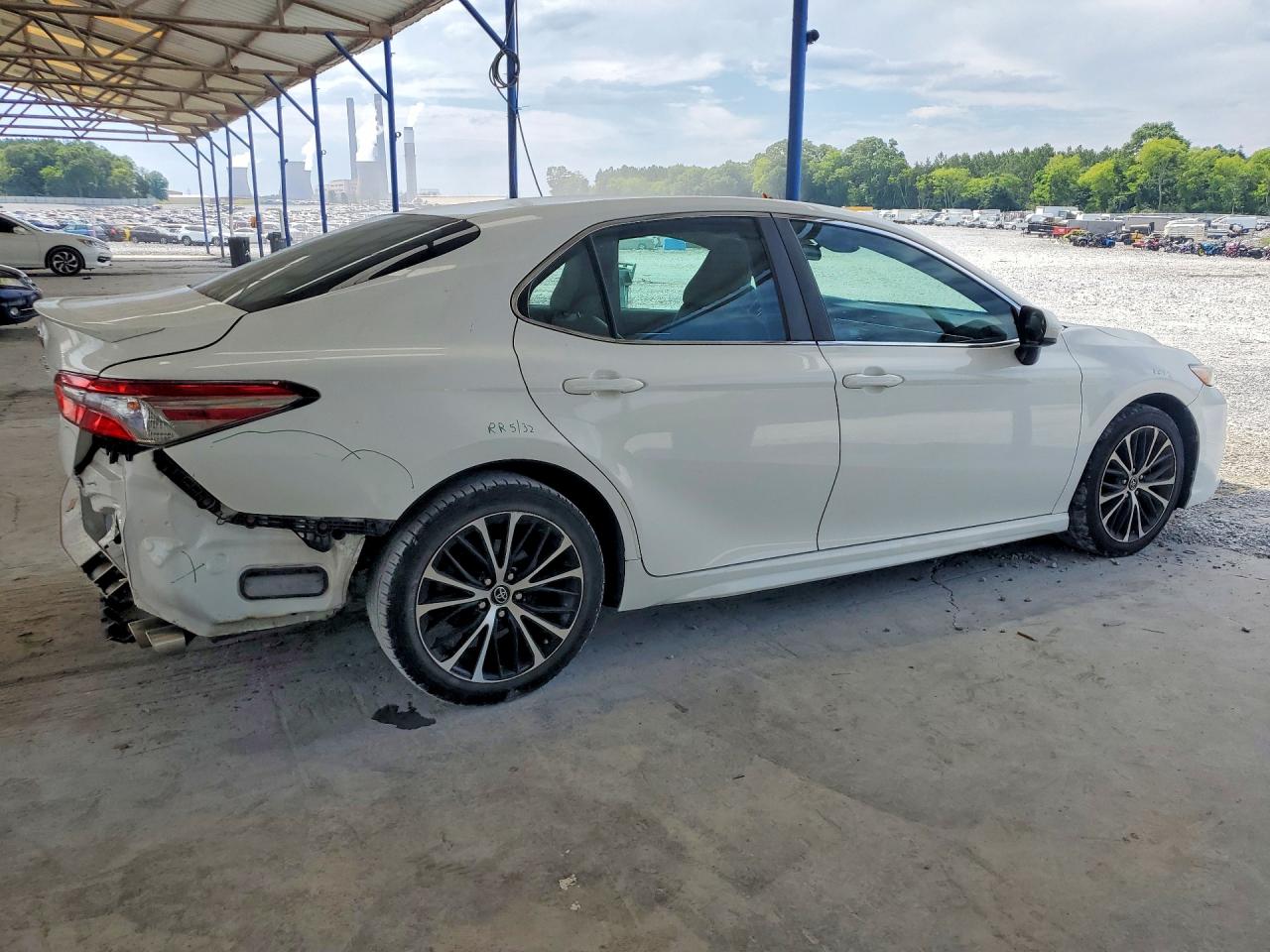 2018 TOYOTA CAMRY SE photo 5