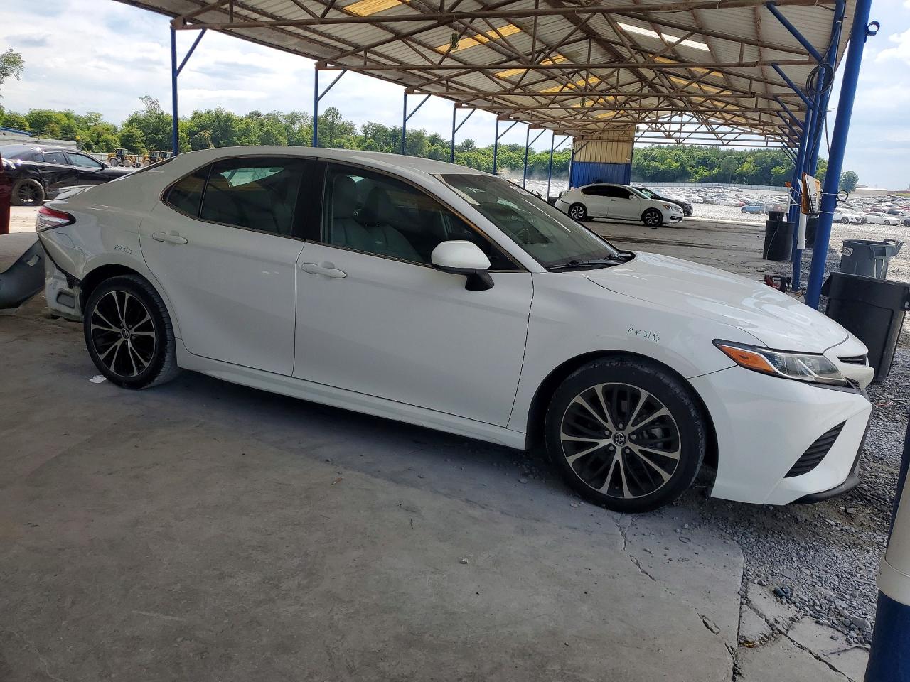 2018 TOYOTA CAMRY SE photo 7