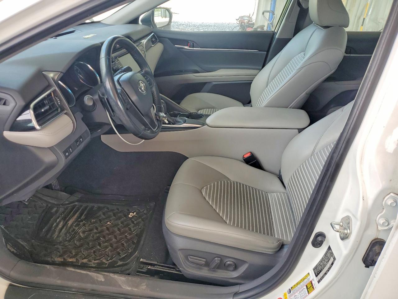 2018 TOYOTA CAMRY SE photo 13