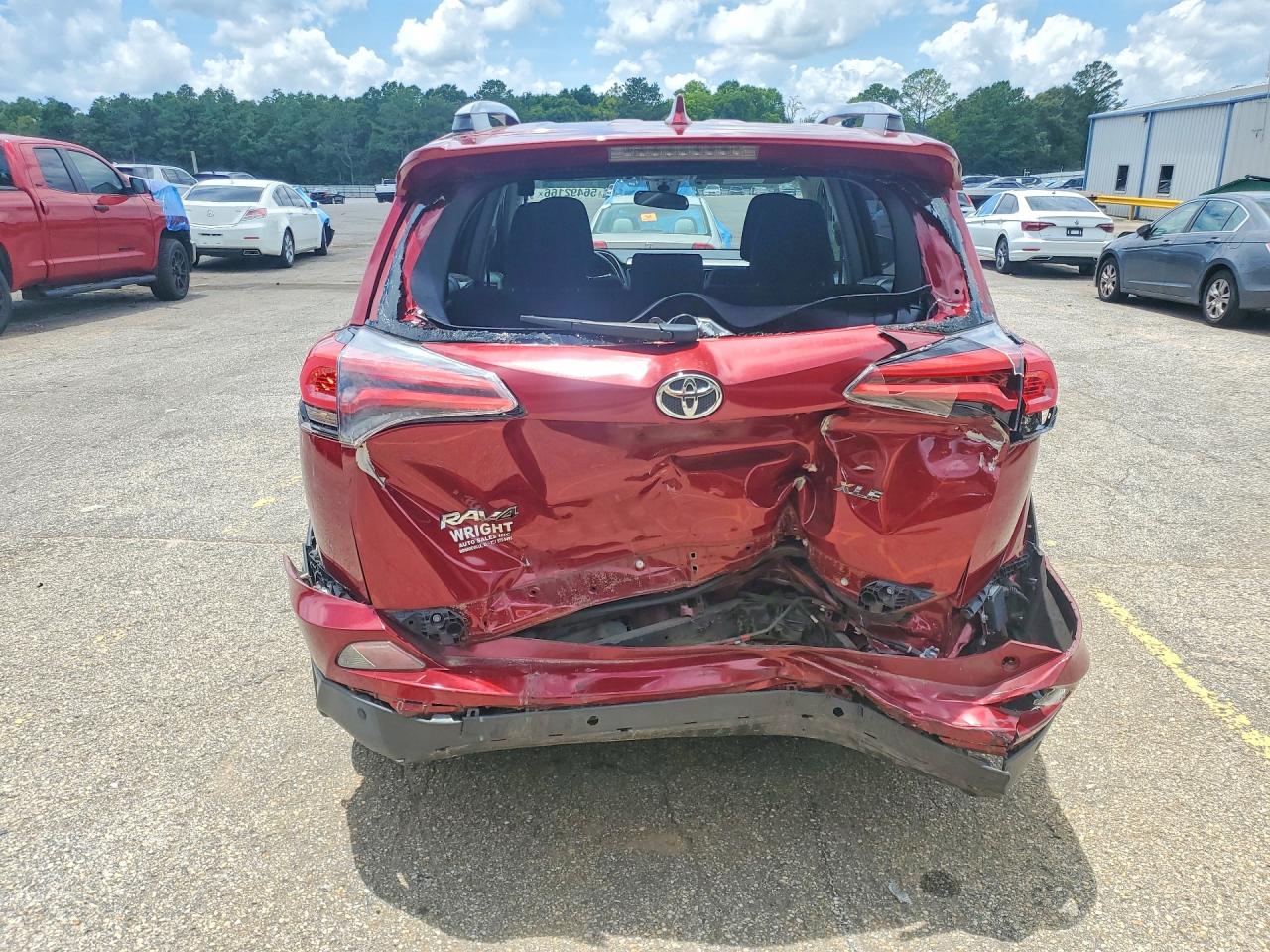 2018 TOYOTA RAV4 XLE photo 11