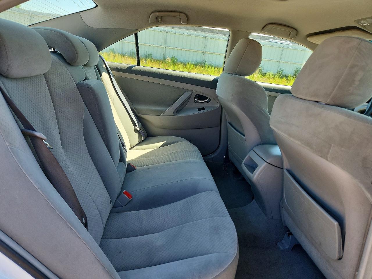 2009 TOYOTA CAMRY LE photo 10