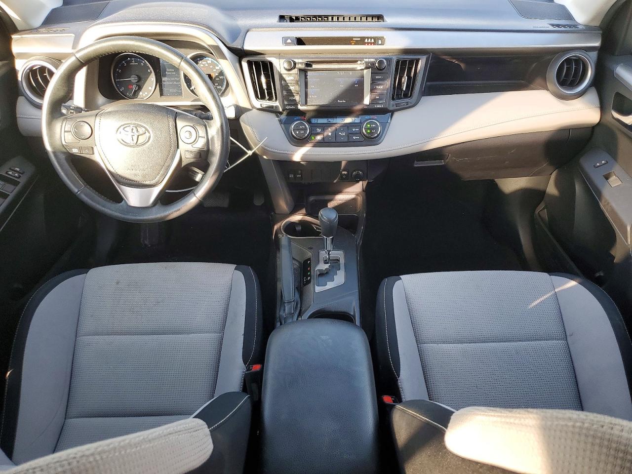 2017 TOYOTA RAV4 XLE photo 15
