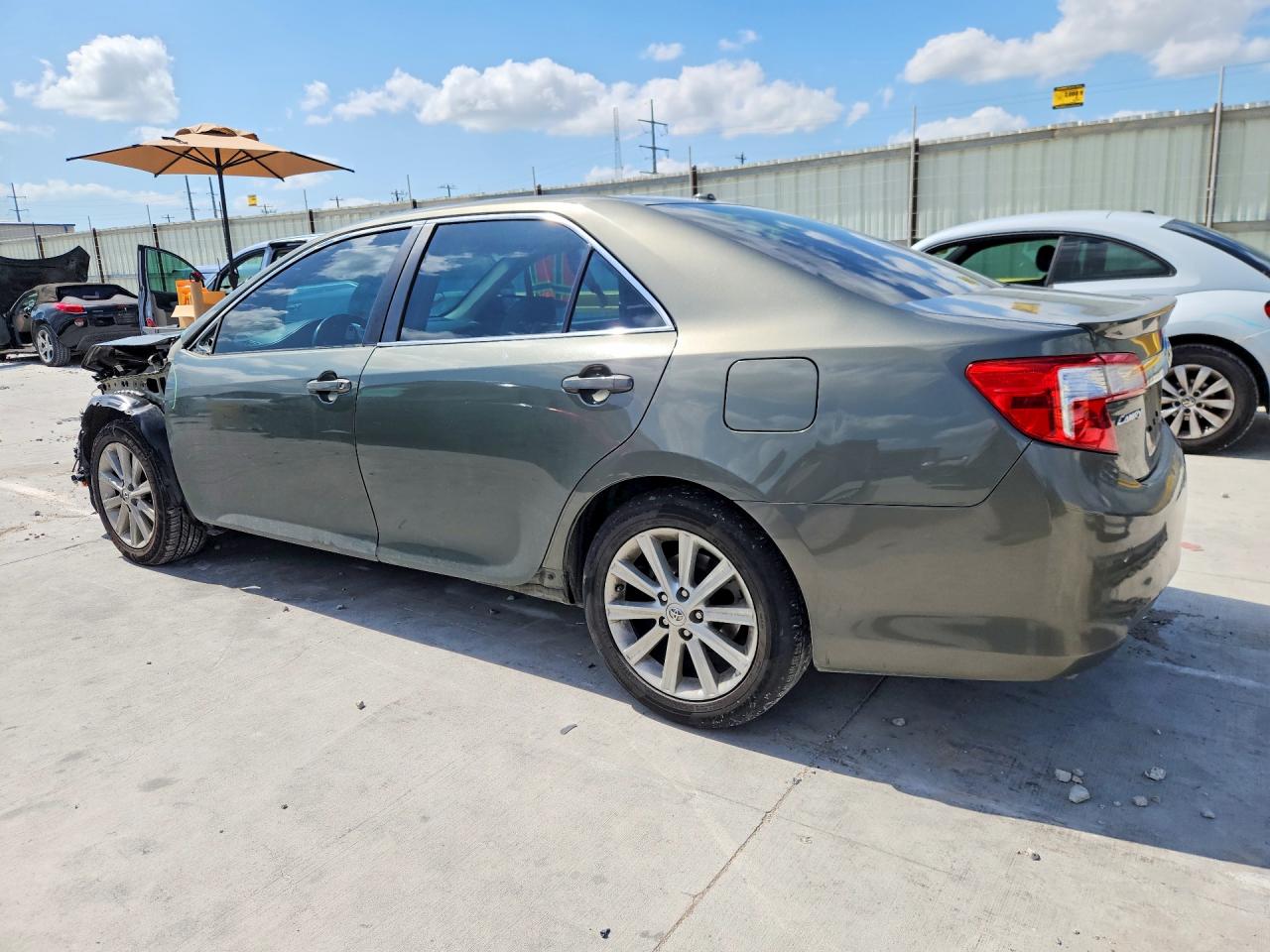 2014 TOYOTA CAMRY XLE V6 photo 4