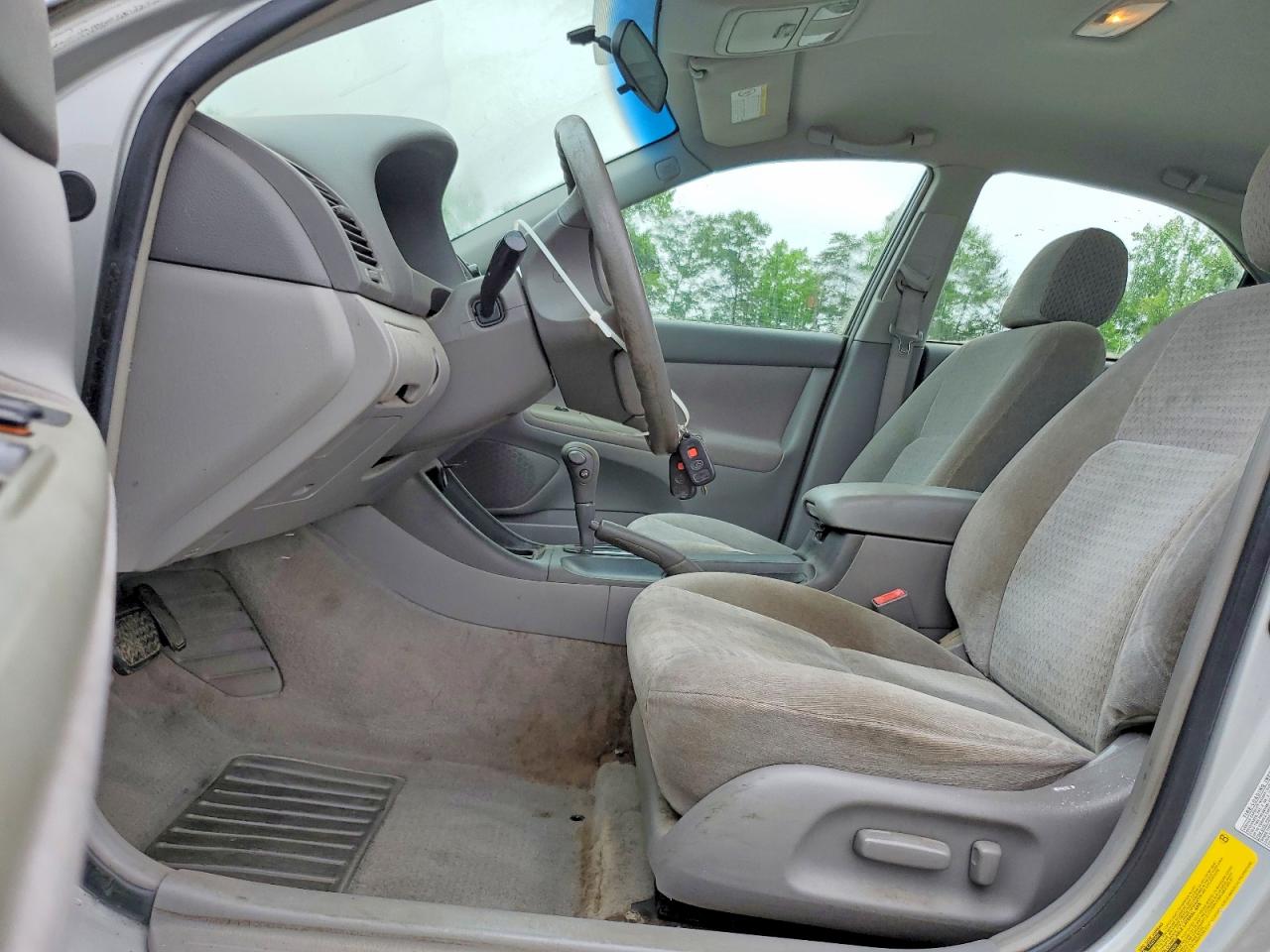 2002 TOYOTA CAMRY LE photo 19