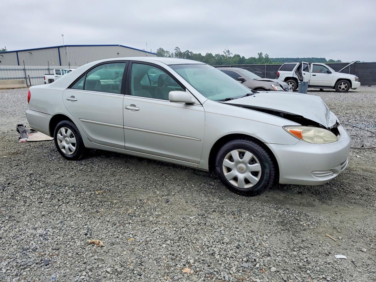 2002 TOYOTA CAMRY LE photo 10