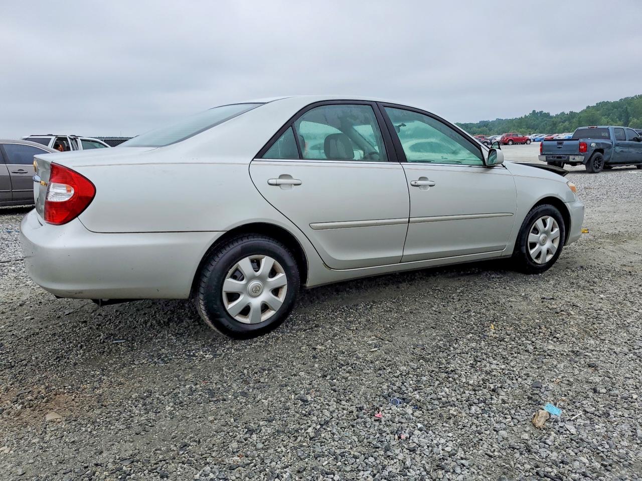 2002 TOYOTA CAMRY LE photo 7