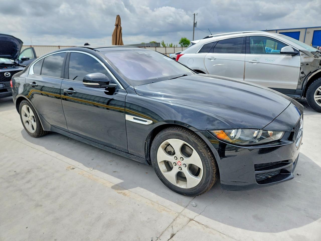2017 JAGUAR XE photo 4