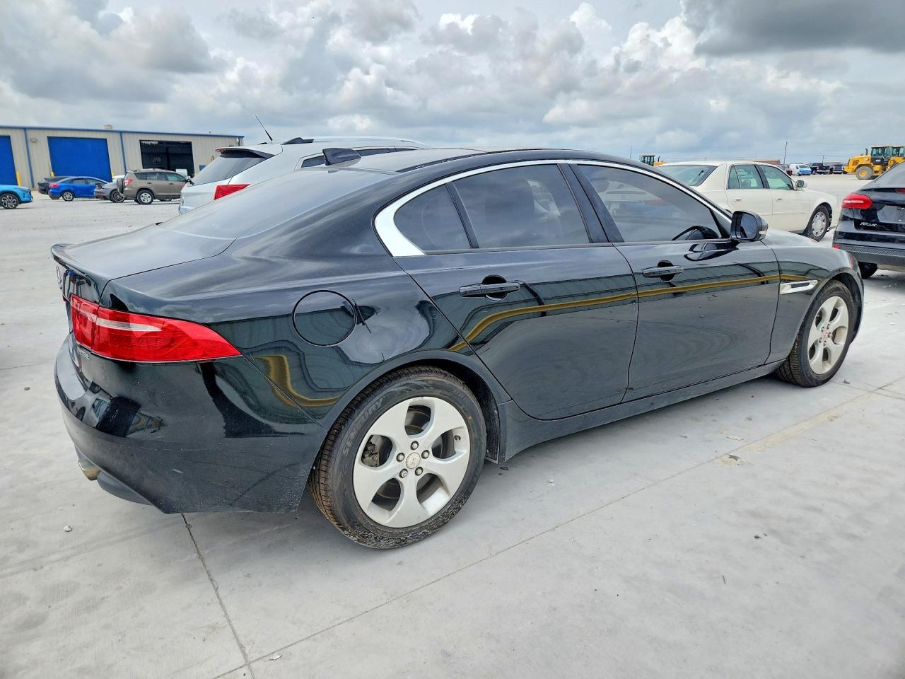 2017 JAGUAR XE photo 3