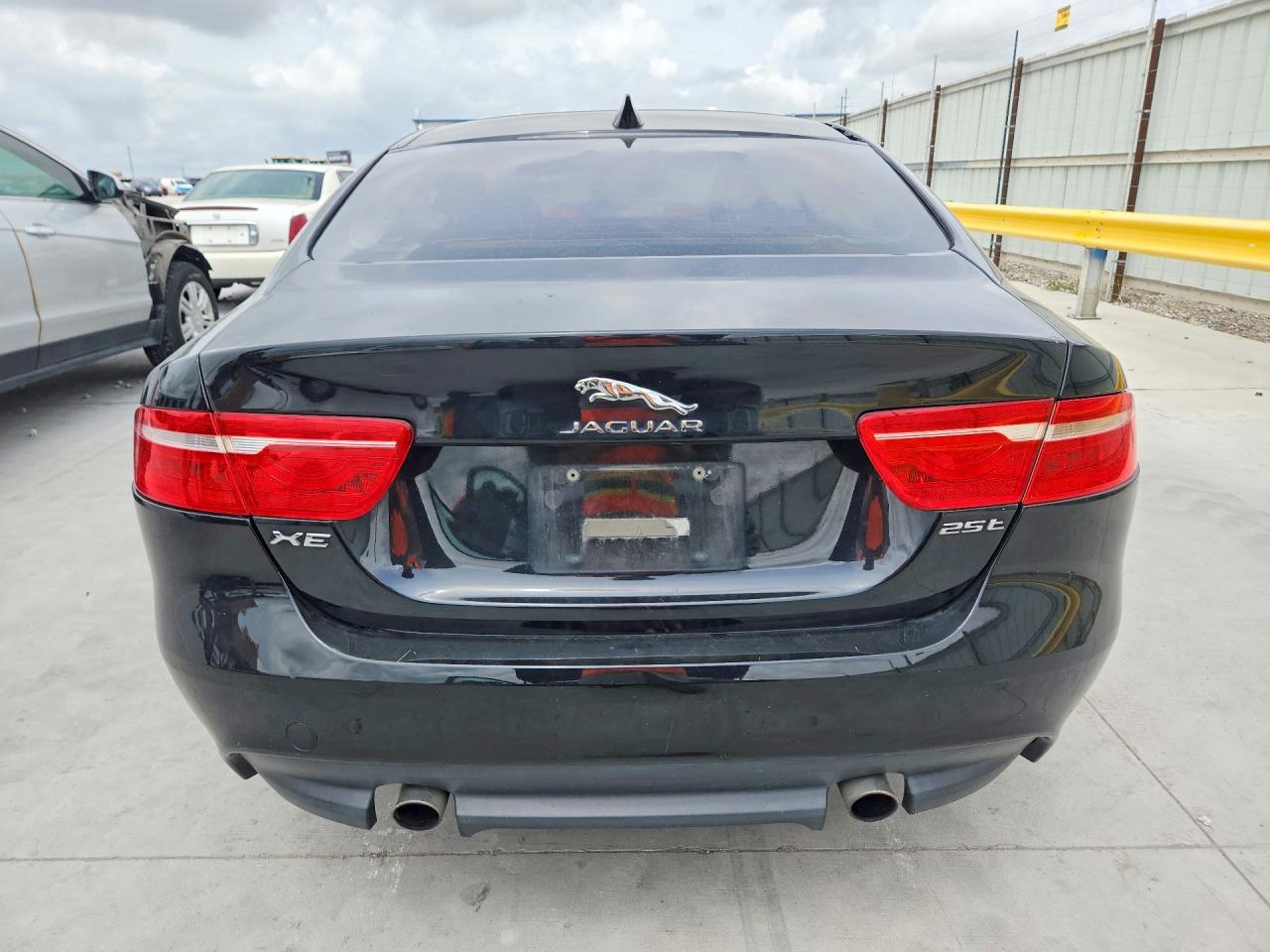 2017 JAGUAR XE photo 6