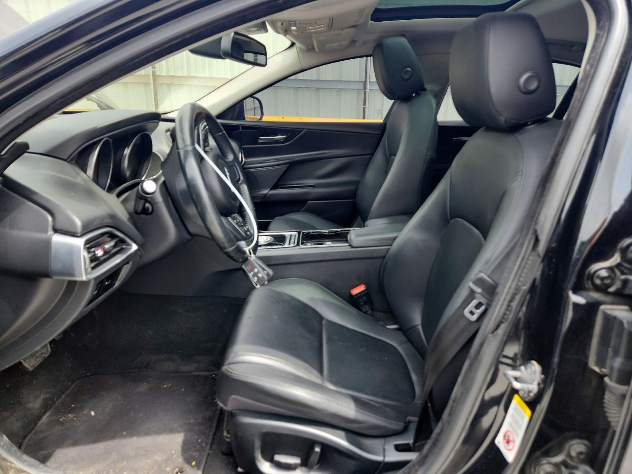 2017 JAGUAR XE photo 7