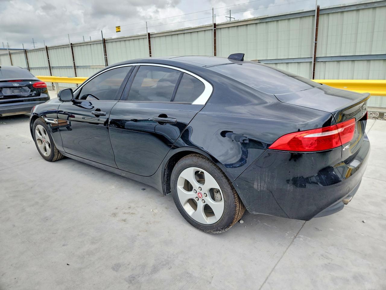 2017 JAGUAR XE photo 2