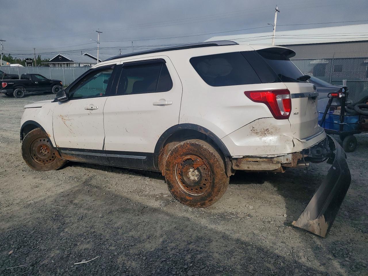 2018 FORD EXPLORER XLT photo 2