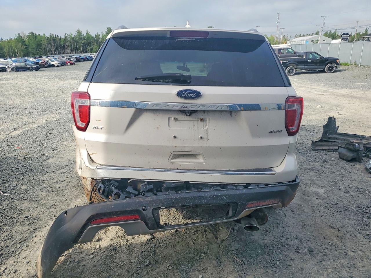 2018 FORD EXPLORER XLT photo 6