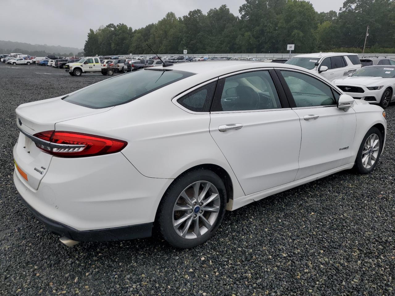 2017 FORD FUSION SE HYBRID photo 3