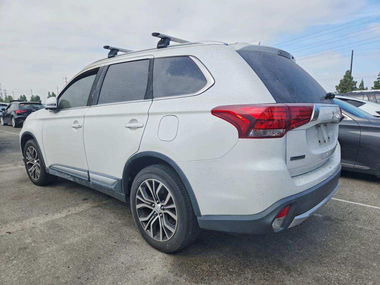 2018 MITSUBISHI OUTLANDER SE photo 2