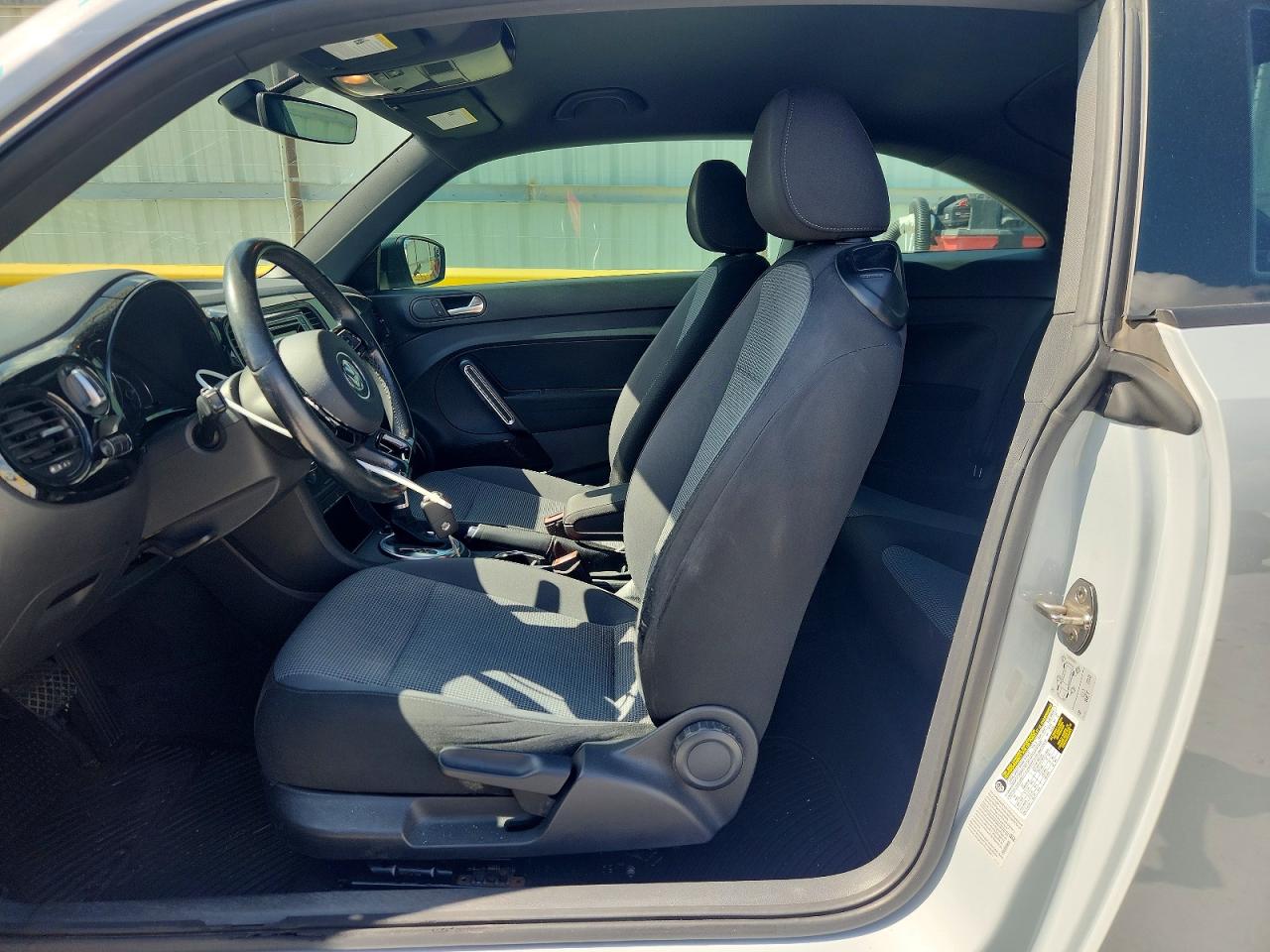 2017 VOLKSWAGEN BEETLE 1.8T photo 19