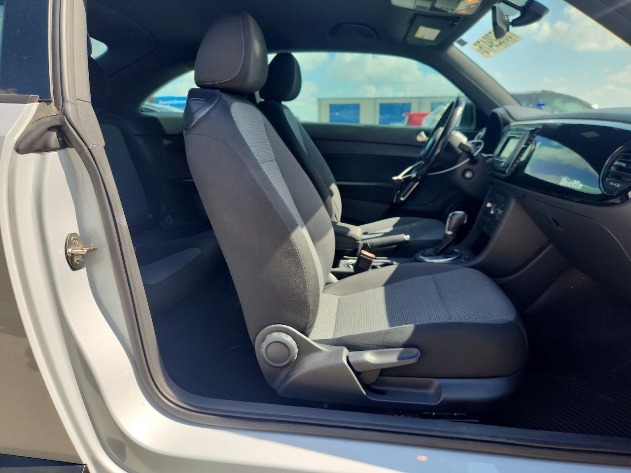 2017 VOLKSWAGEN BEETLE 1.8T photo 28