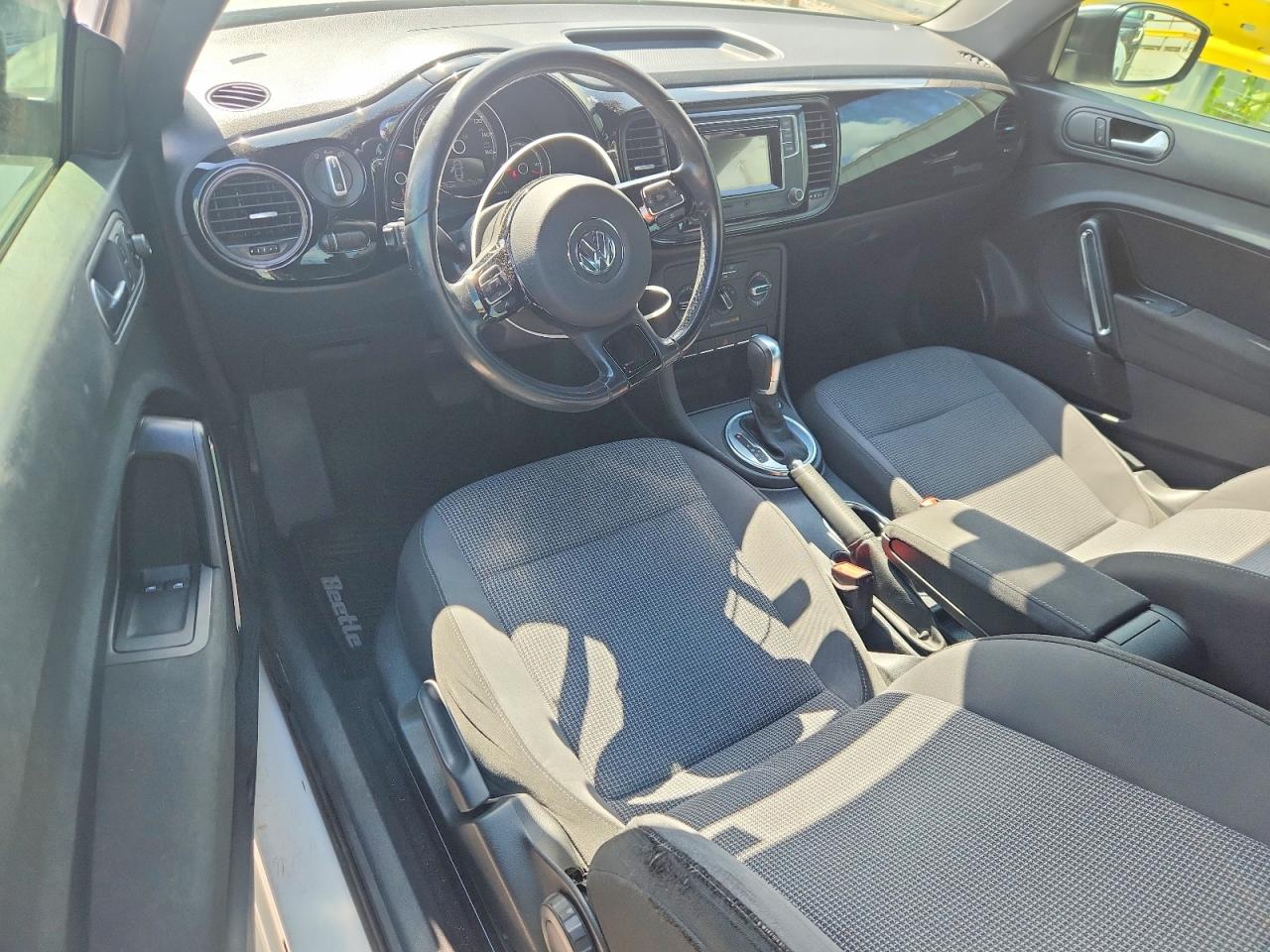 2017 VOLKSWAGEN BEETLE 1.8T photo 22