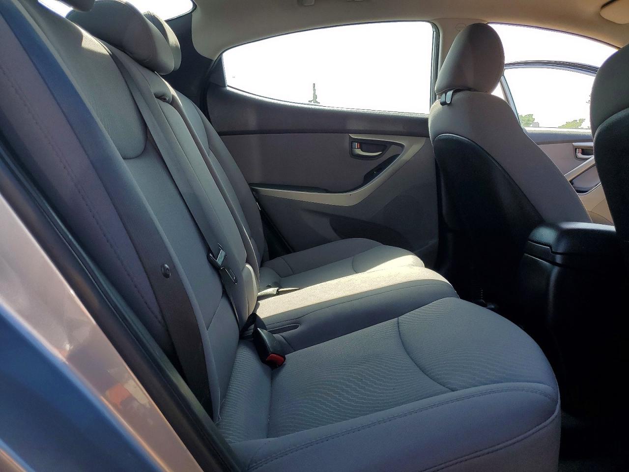 2016 HYUNDAI ELANTRA SE photo 19