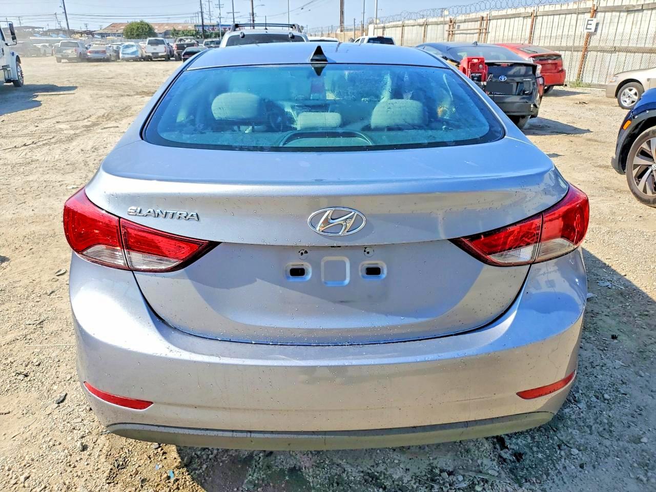2016 HYUNDAI ELANTRA SE photo 11