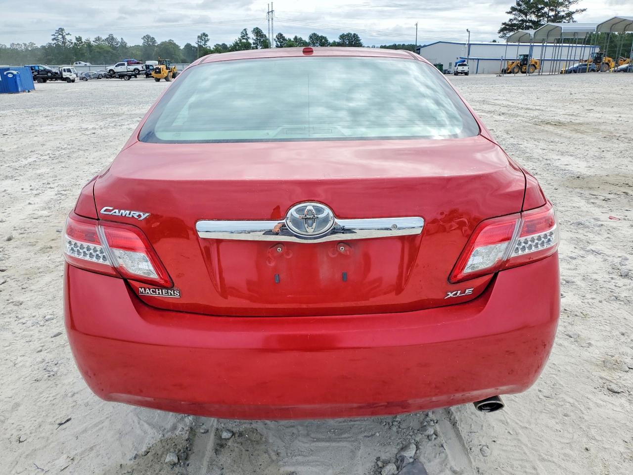 2011 TOYOTA CAMRY XLE photo 6