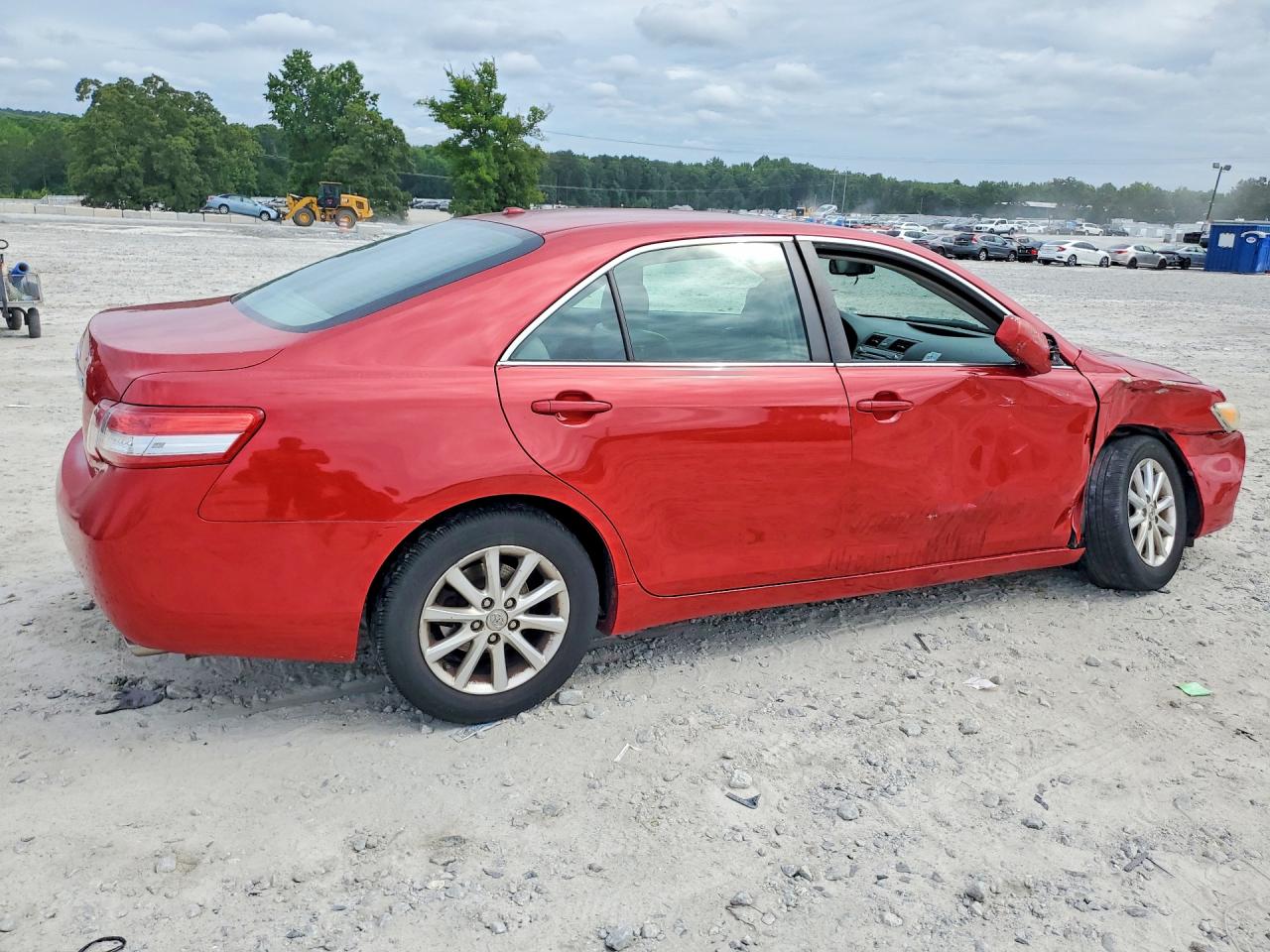2011 TOYOTA CAMRY XLE photo 3
