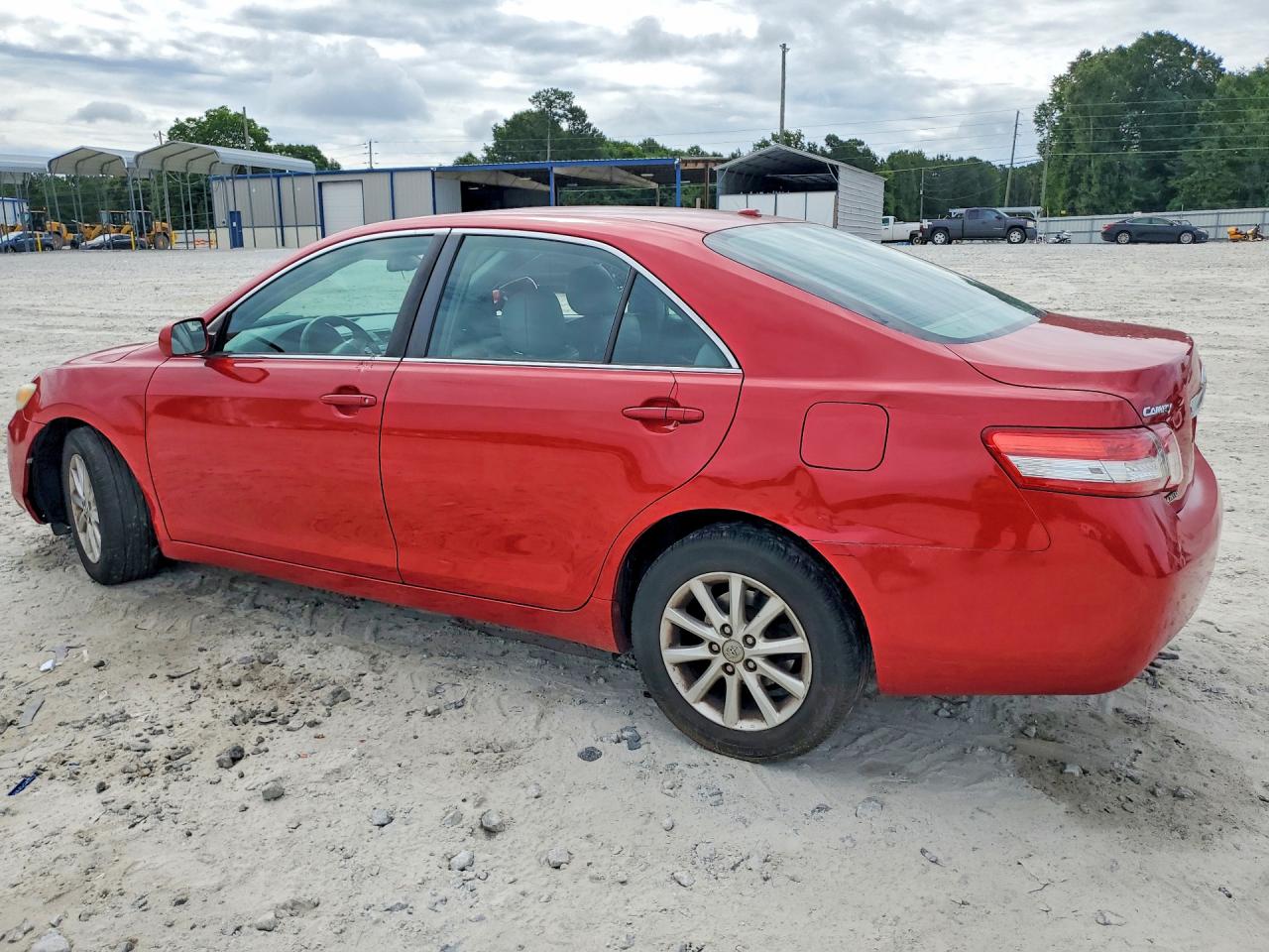 2011 TOYOTA CAMRY XLE photo 2