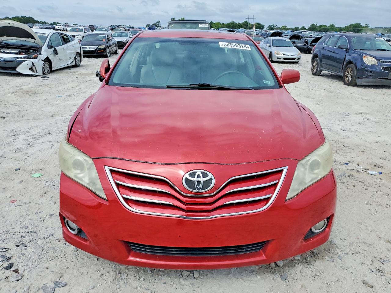 2011 TOYOTA CAMRY XLE photo 5