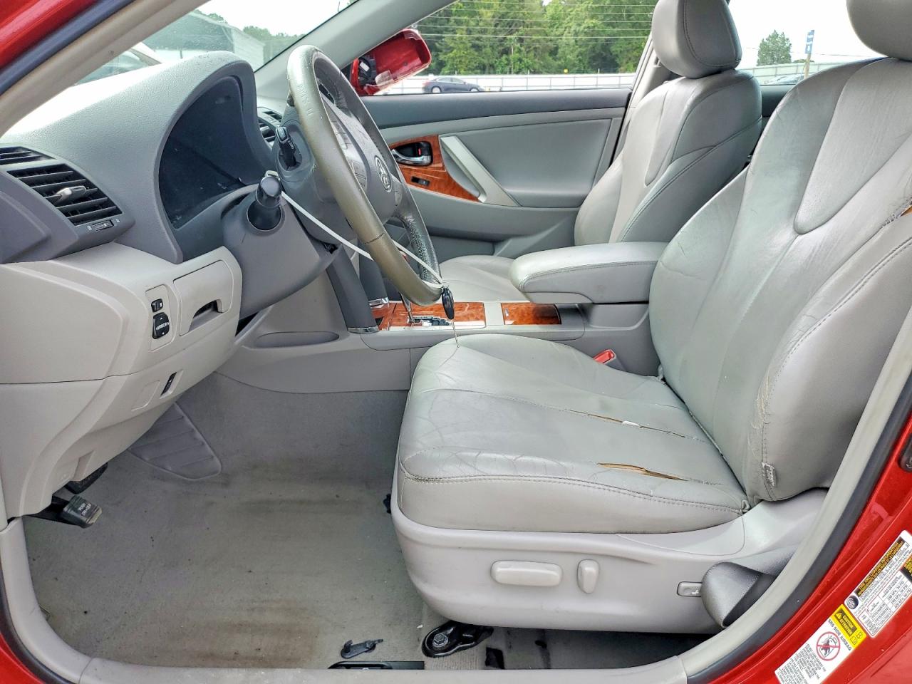 2011 TOYOTA CAMRY XLE photo 7