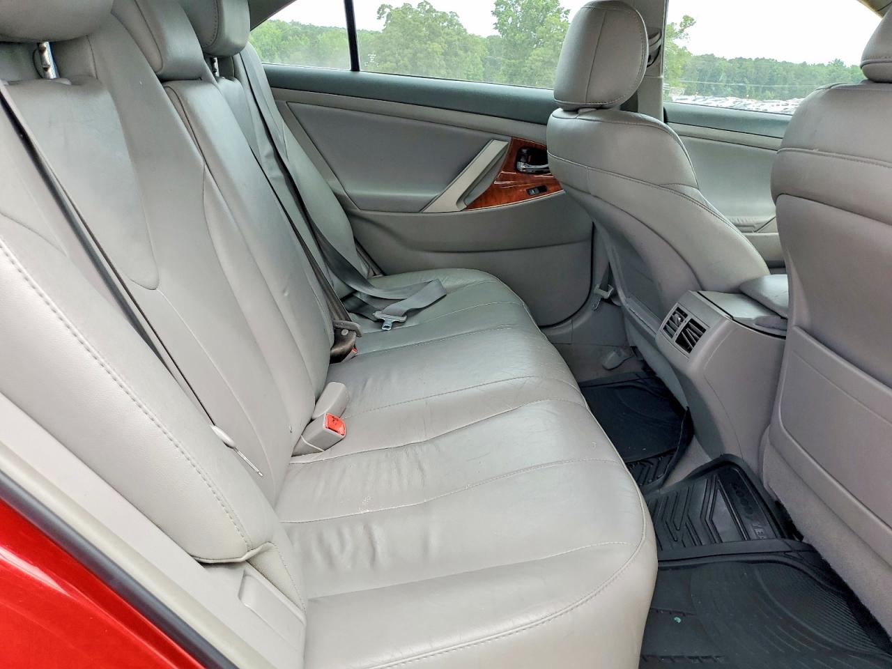 2011 TOYOTA CAMRY XLE photo 10