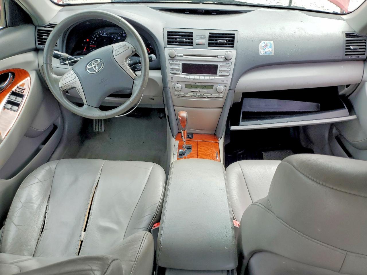 2011 TOYOTA CAMRY XLE photo 8