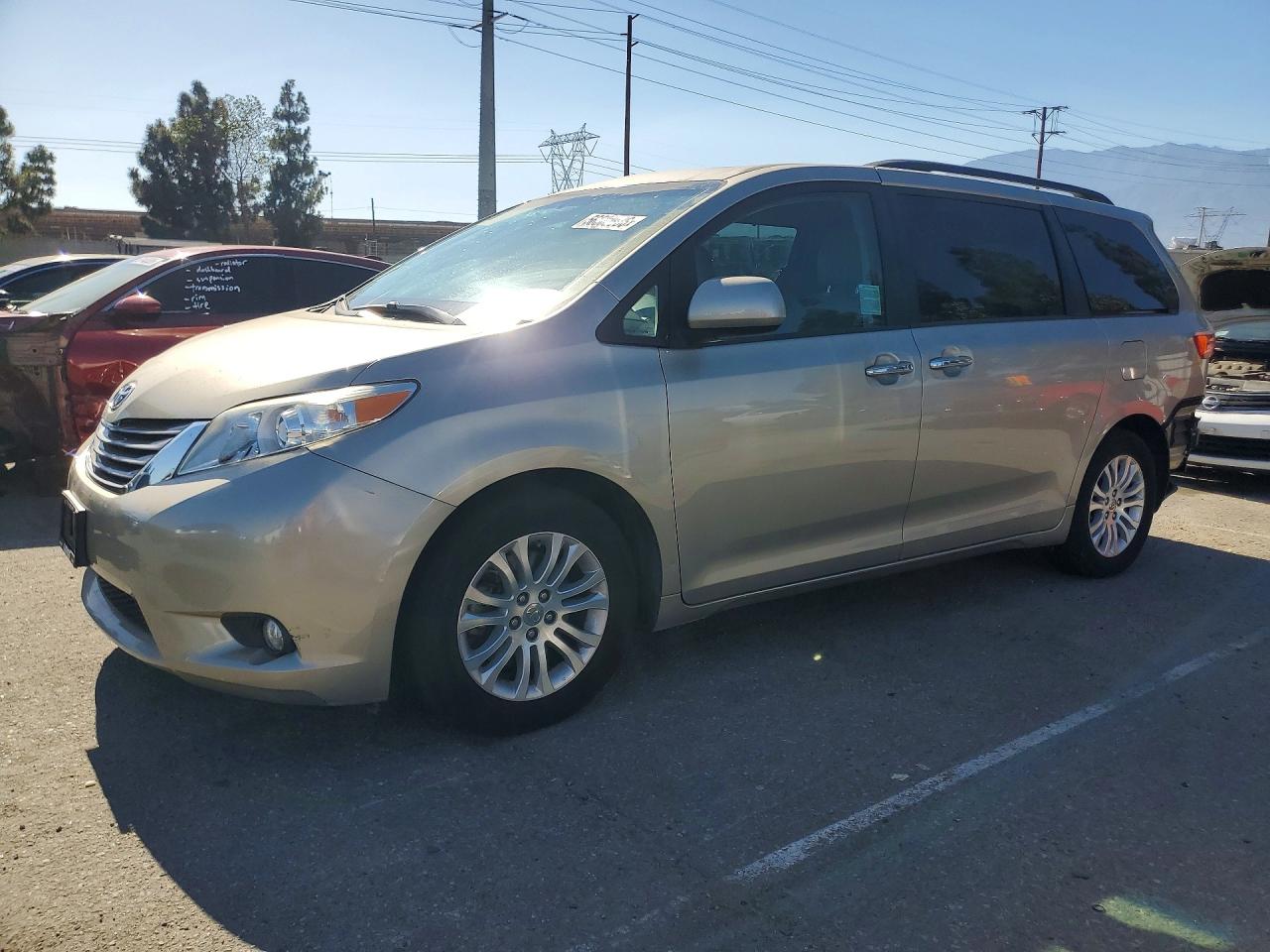 2016 TOYOTA SIENNA