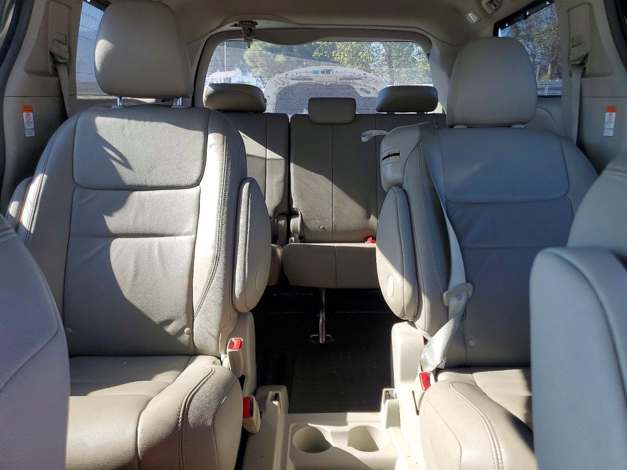 2016 TOYOTA SIENNA XLE 8-PASSENGER photo 10