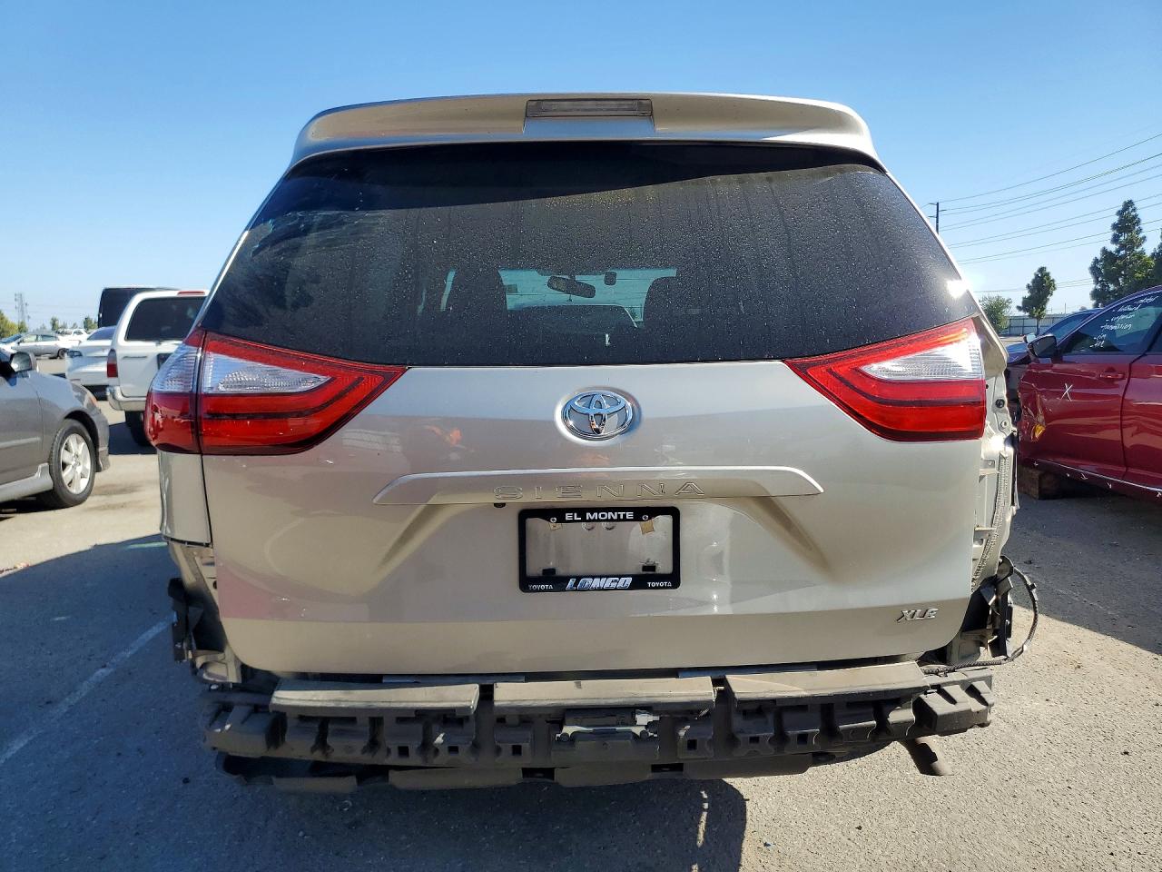 2016 TOYOTA SIENNA XLE 8-PASSENGER photo 6
