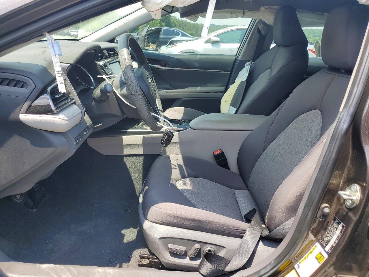 2020 TOYOTA CAMRY LE photo 13