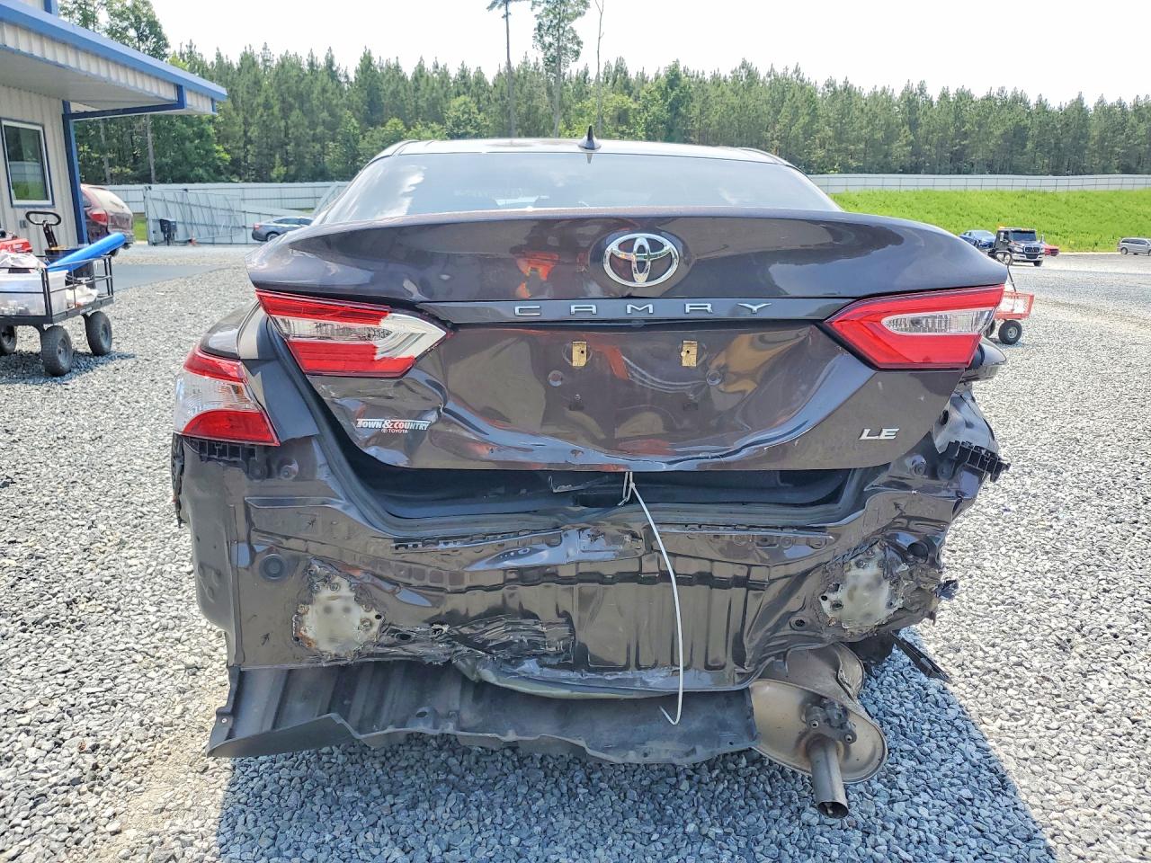 2020 TOYOTA CAMRY LE photo 11