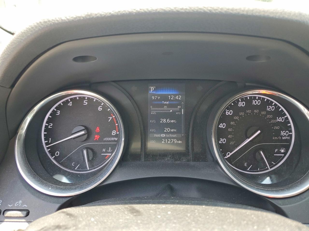 2020 TOYOTA CAMRY LE photo 17
