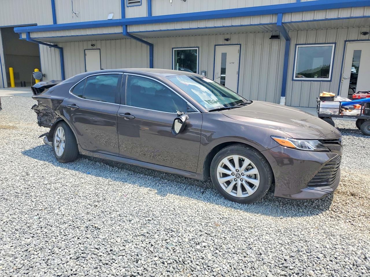 2020 TOYOTA CAMRY LE photo 7