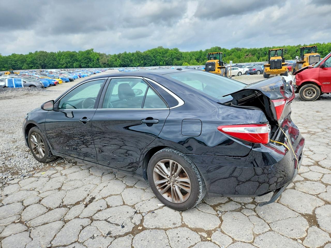 2017 TOYOTA CAMRY SE photo 4