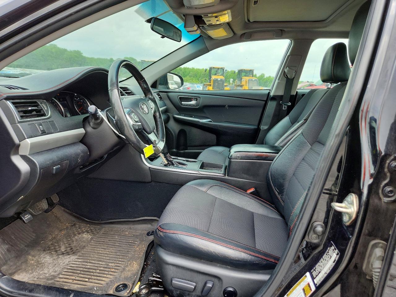 2017 TOYOTA CAMRY SE photo 19