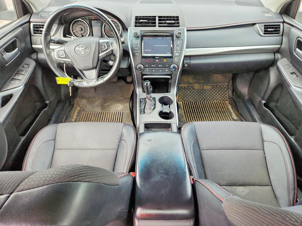 2017 TOYOTA CAMRY SE photo 22