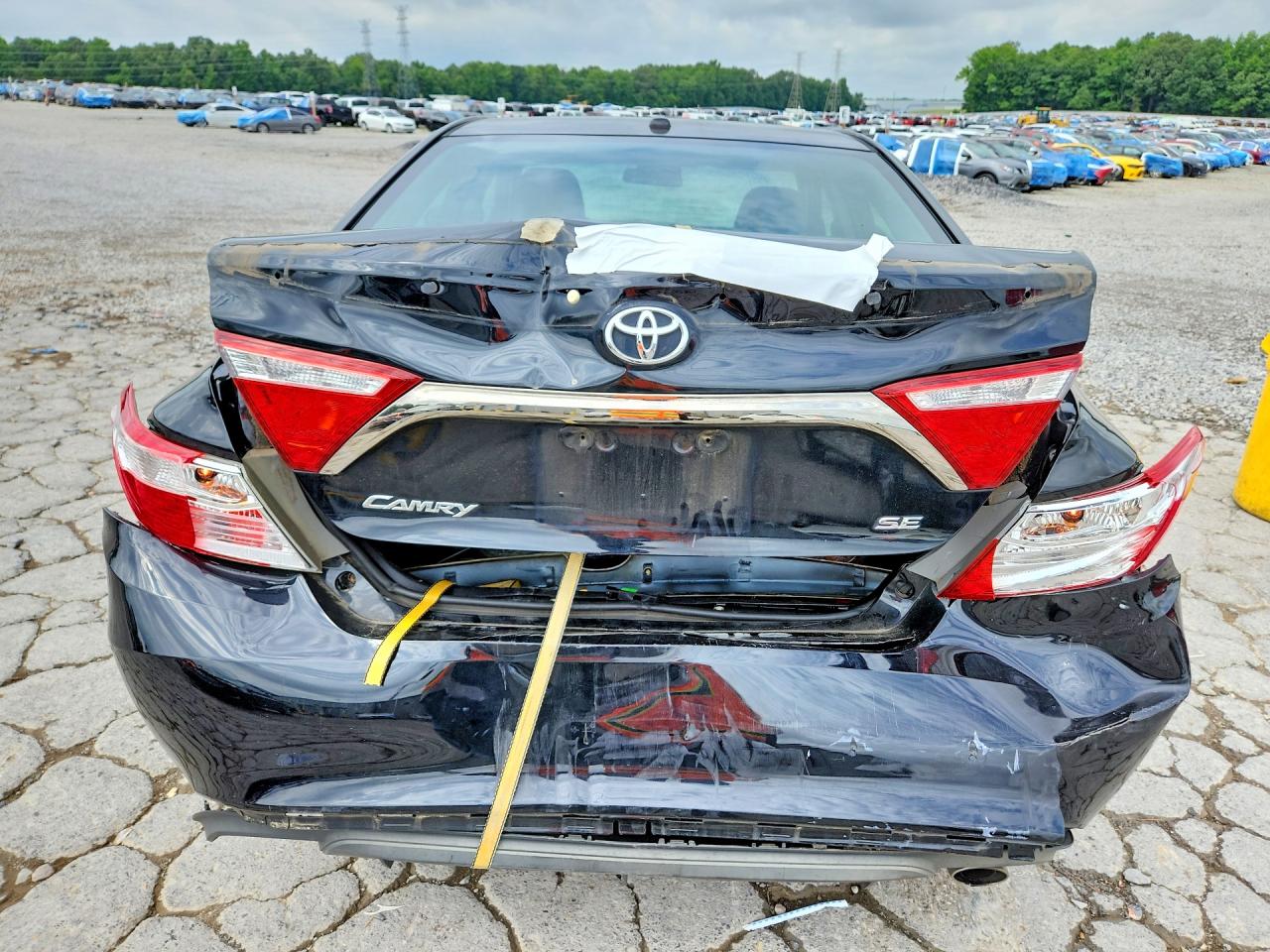 2017 TOYOTA CAMRY SE photo 16