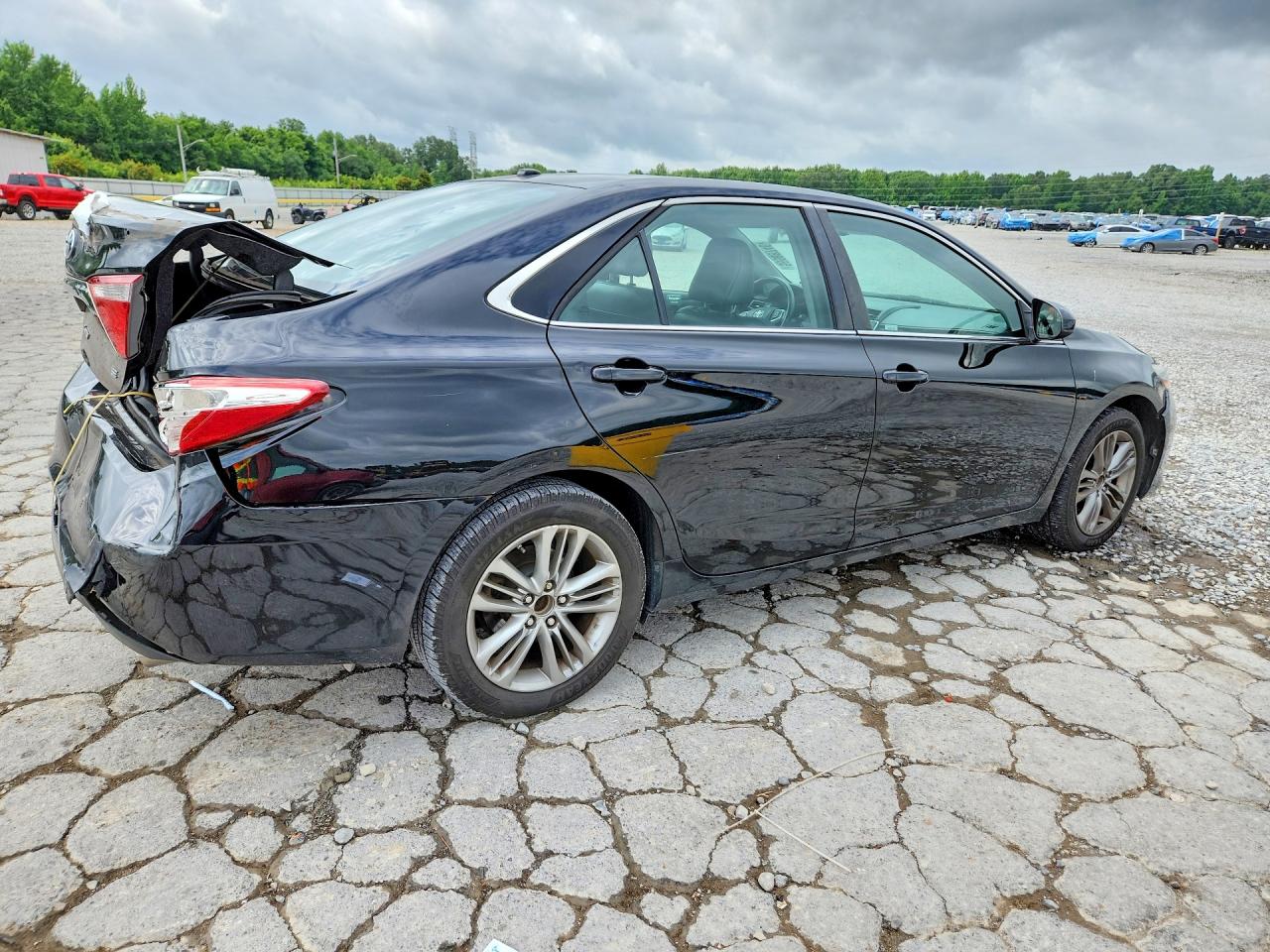 2017 TOYOTA CAMRY SE photo 7