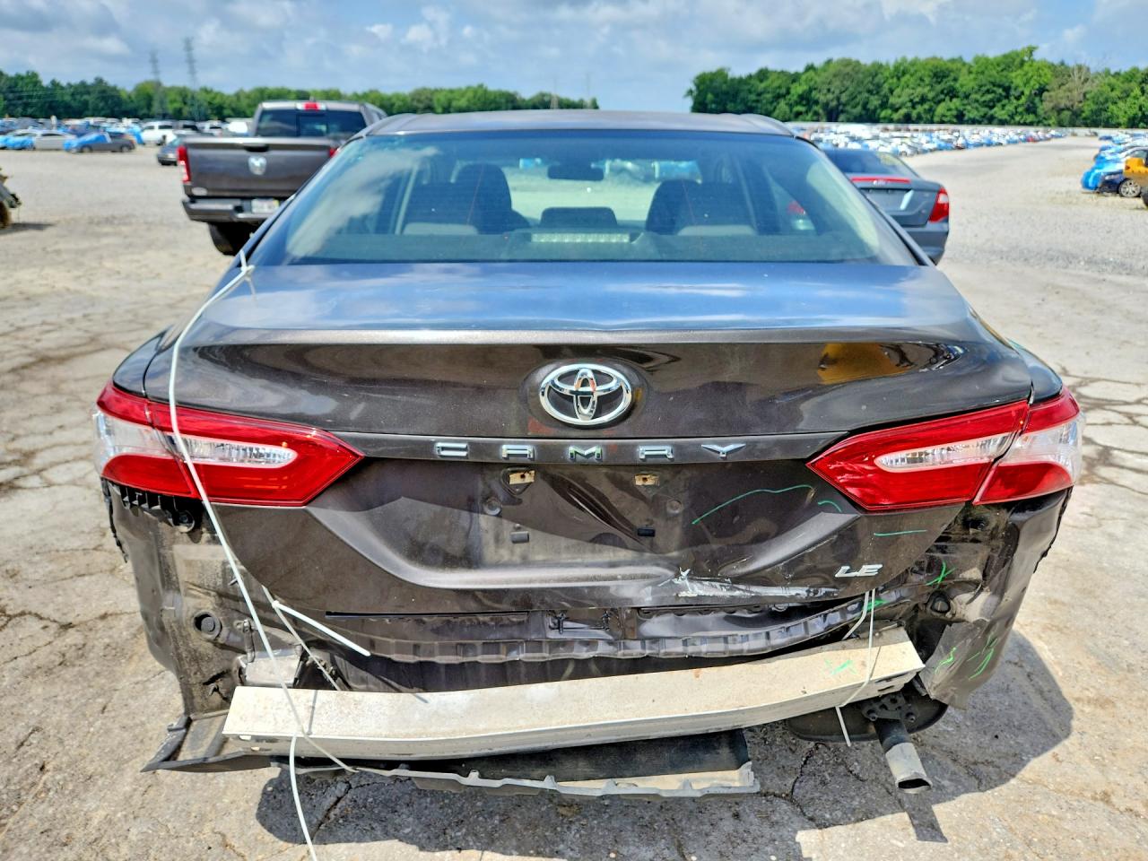 2018 TOYOTA CAMRY LE photo 6