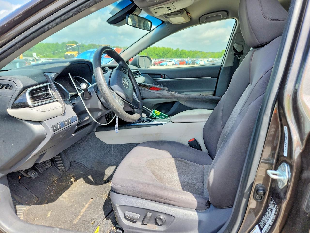 2018 TOYOTA CAMRY LE photo 7