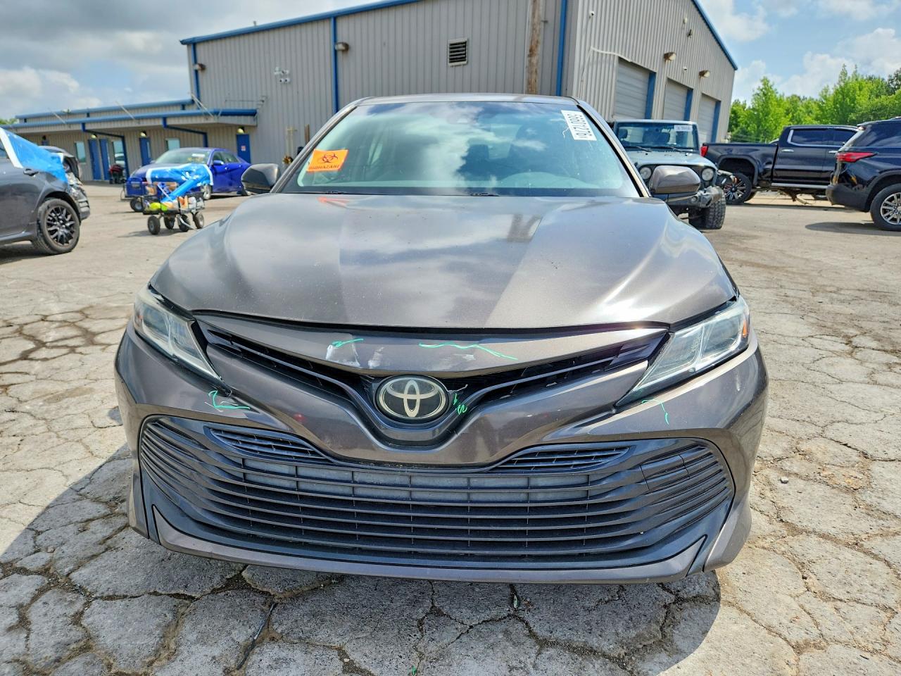 2018 TOYOTA CAMRY LE photo 5