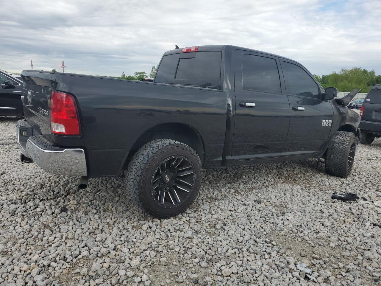 2016 RAM 1500 SLT photo 3