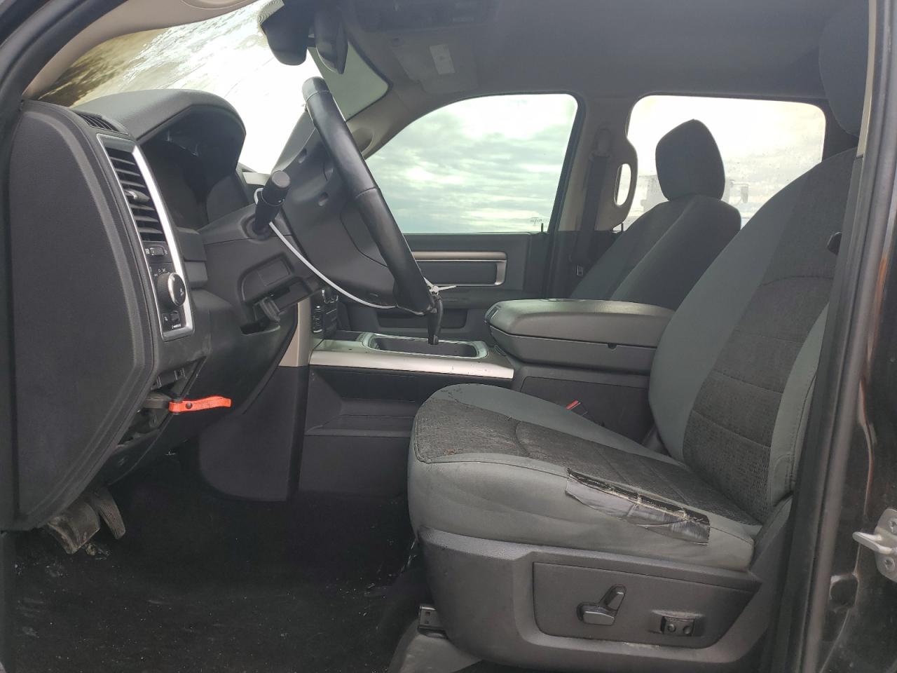 2016 RAM 1500 SLT photo 7