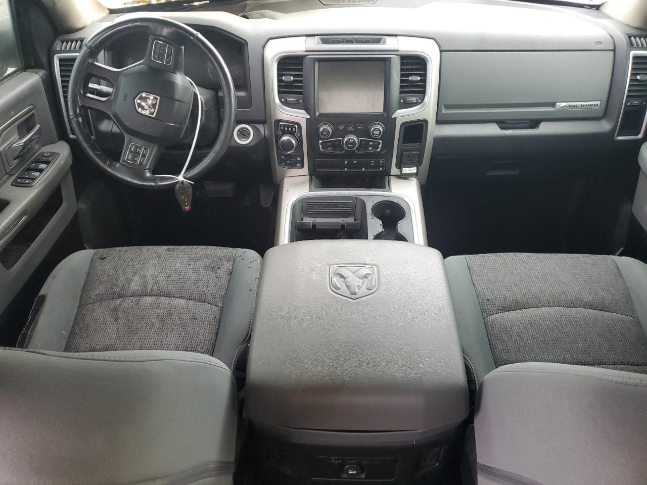 2016 RAM 1500 SLT photo 8