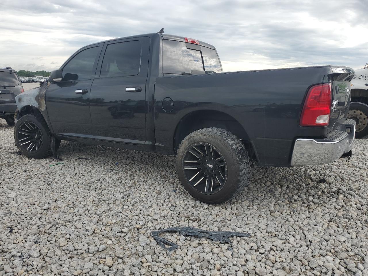 2016 RAM 1500 SLT photo 2